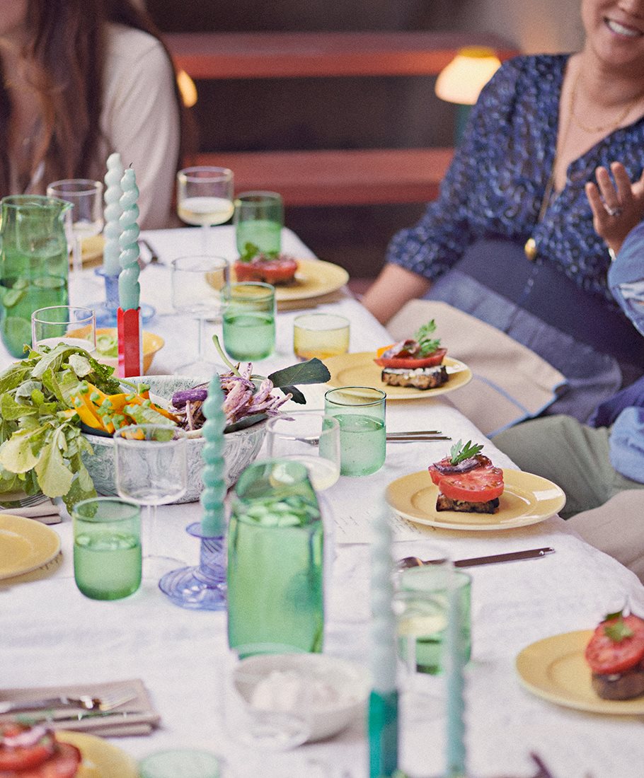 Dining with HAY: table setting for an alfresco...