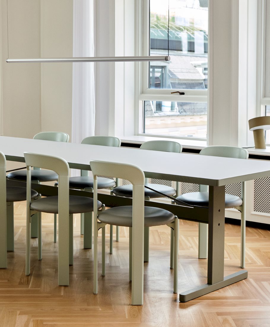 Passerelle Table / Factor Linear / Rey Chair