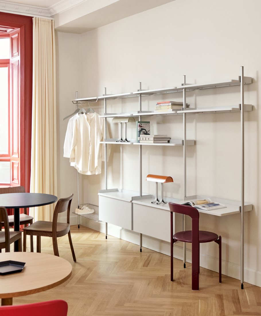 Pier Shelving System / Anagram Lamp / Rey Chair