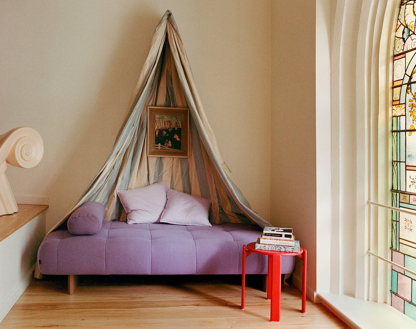 Quilton Lift Daybed / Linen Cushion / Rey Stool