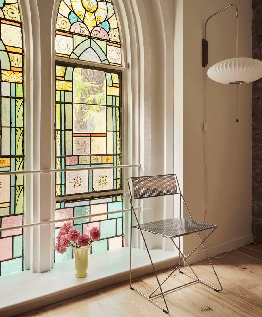 X-Line Chair Chrome / Empire Vase / Nelson Wall