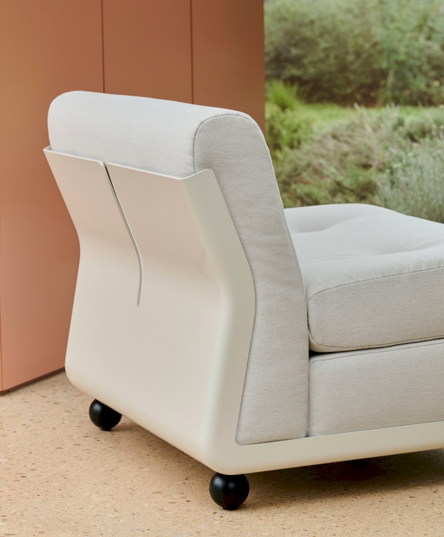 Link to /hay/new-items/new-furniture/amanta-1-seater