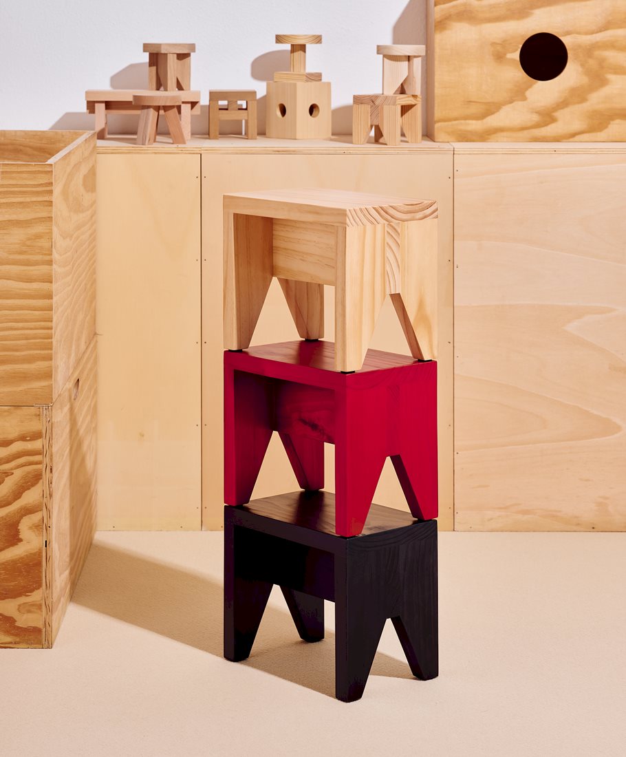 Manolito Stool