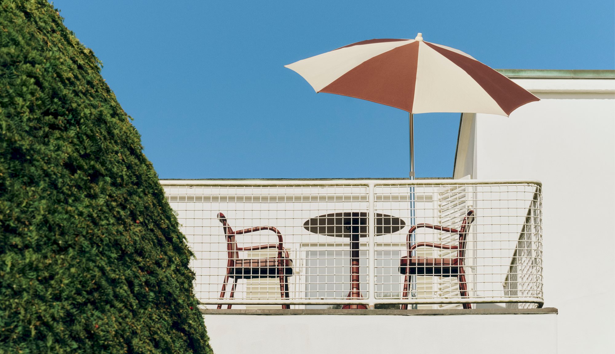 Terrazza Parasol / Deville Armchair / Palissade...