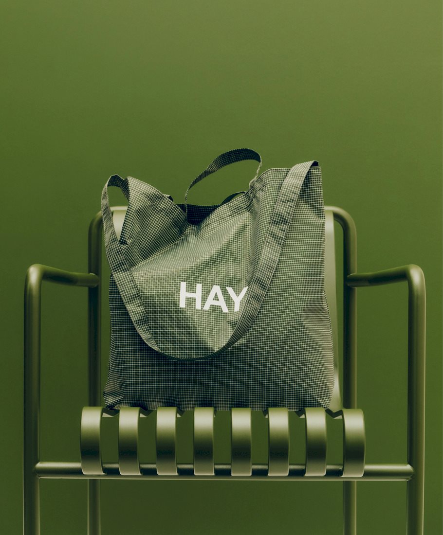 Grid Crossover Bag / Palissade Dining Armchair