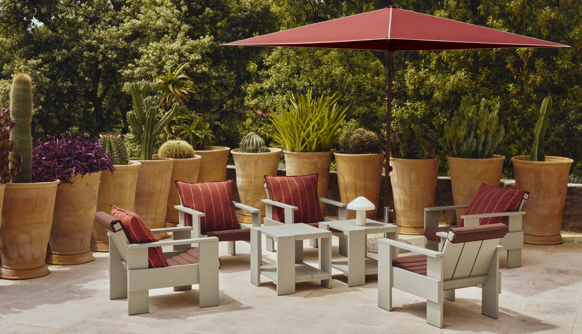 Crate Lounge Chair / Crate Side Table / Terrazza...