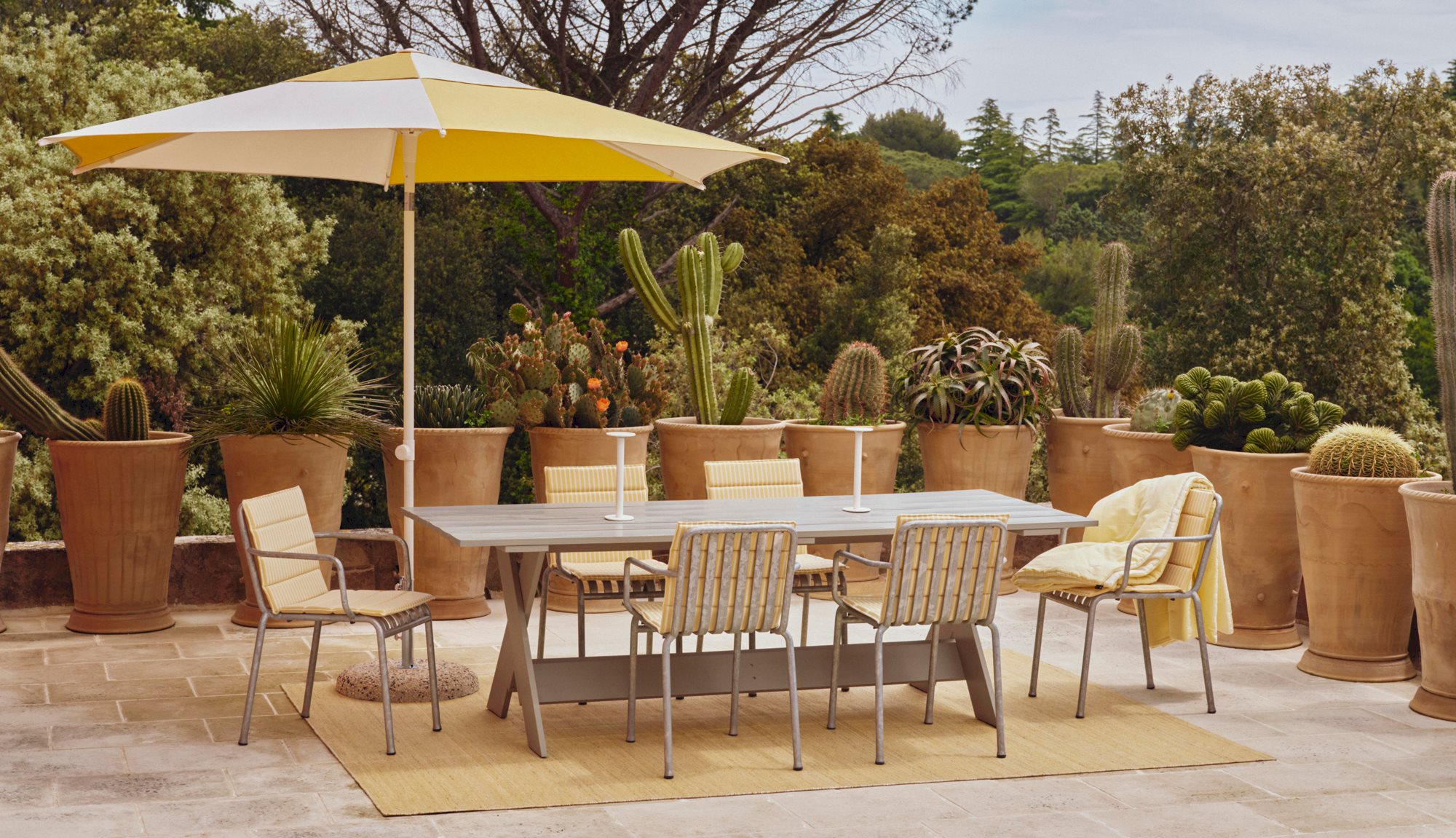 Palissade Armchair / Crate Dining Table / Haze...