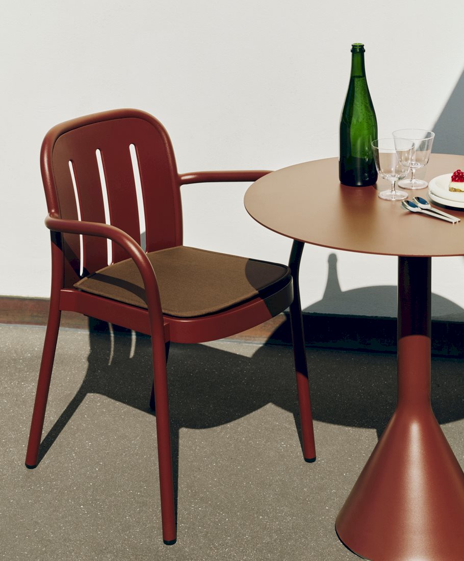 Deville Armchair / Palissade Cone Table /...