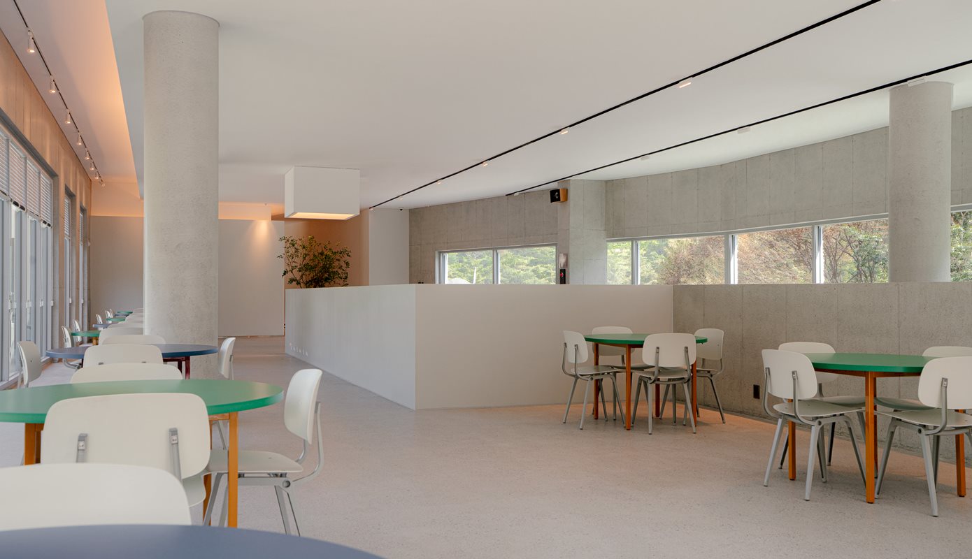 Two-Colour Table / Revolt Chair