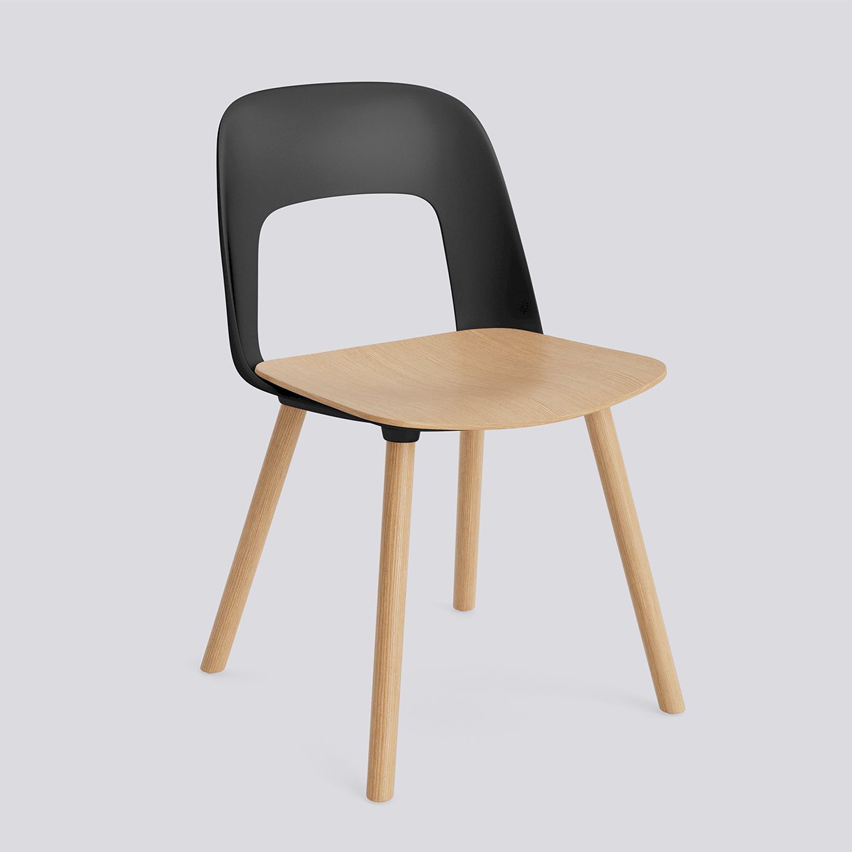 Layout Chair 122 Water-based lacquered solid oak 4 leg base Standard glider-Black polypropylene shell Water-based lacquered oak veneer seat-None-None