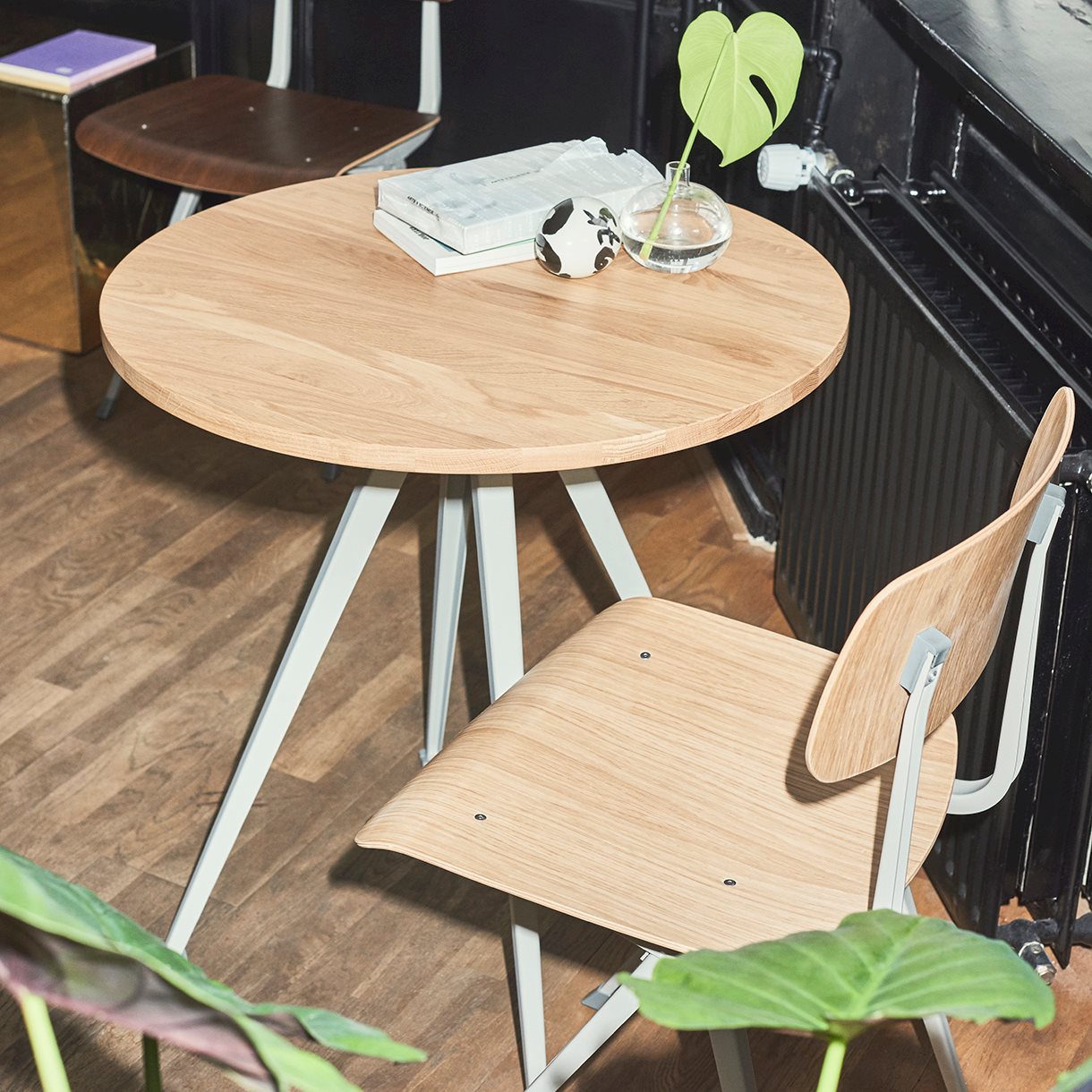 Pyramid Café Table 21