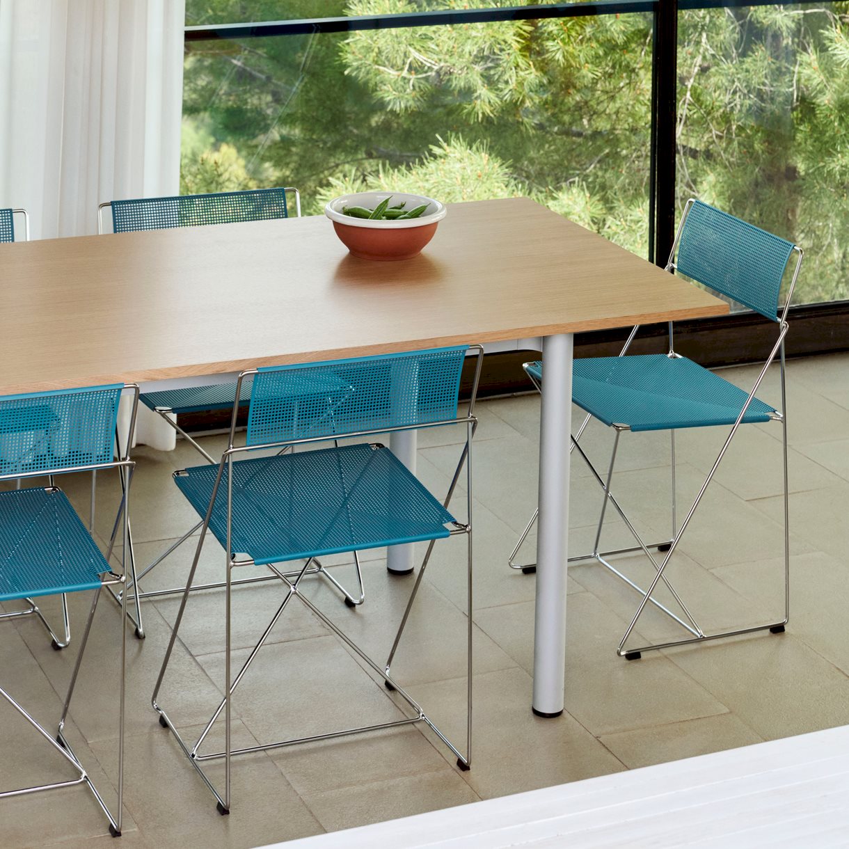 Annex Table Overhang
